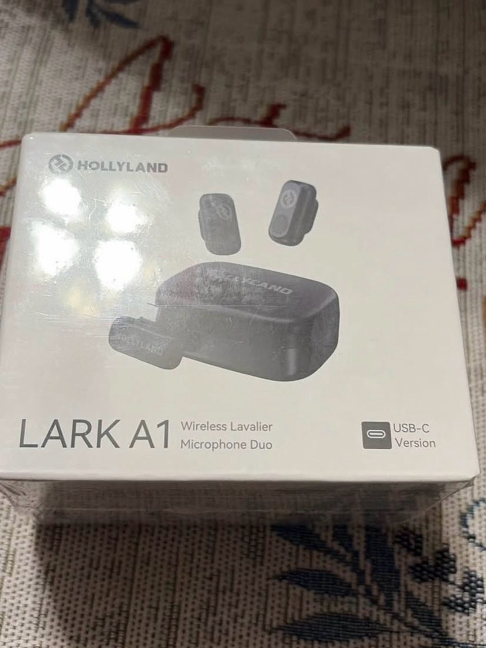 NIB HOLLYLAND LARK A1 Wireless Lavalier Microphone Duo - White Box